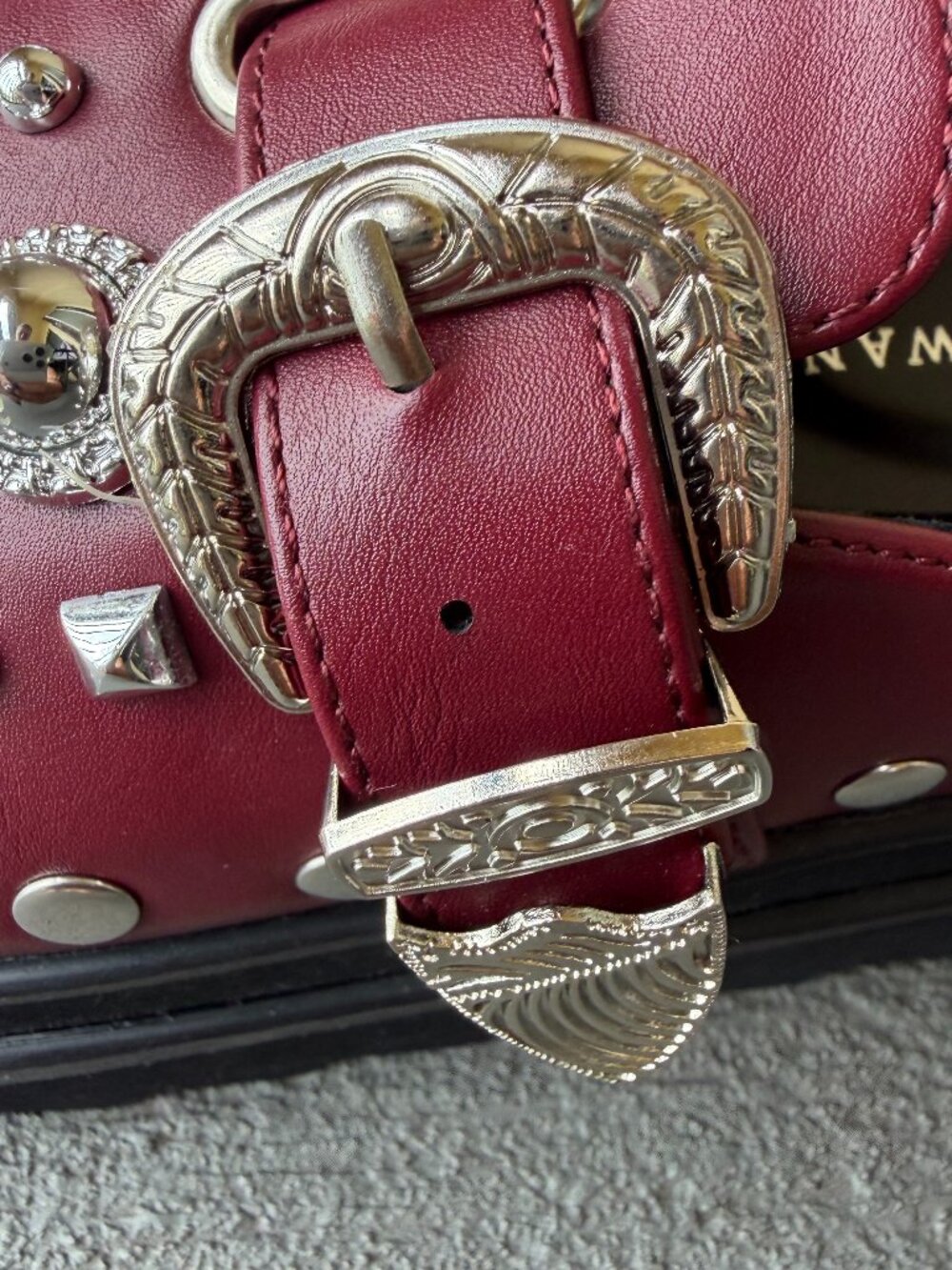 Azalea Wang Swiftly Burgundy Studded Platform Clog Mules Casual NWOB - Picture 9 of 9